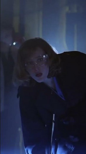 Gillian Anderson as Dana Scully | X Files Season 1