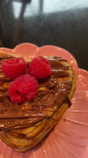 Heart-shaped chocolate chip pancakes made with extra love 💕🥞🍫 Perfect for Valentine’s Day mornings, cozy vibes, and sweet surprises for your favorite person 💘✨ Love tastes better in pancake form 💌 #ValentinesDay #FoodTok #SweetTreats #PancakeLove #ChocolateChip