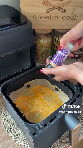 This Air Fryer Egg Bake Is Addictive 🤤 🥚 Ingredients: • 4 eggs • 1 tomato, sliced • Mushrooms, sliced • Leek, sliced • 4 slices of sausage, chopped • Grated cheese • Salt, to taste • Ground black pepper, to taste • Dried garlic, to taste 👩‍🍳 Instructions: 1. Whisk the eggs until smooth. 2. Add the tomato, mushrooms, leek, sausage, and grated cheese. 3. Season with salt, black pepper, and dried garlic. 4. Air fry at 340°F (170°C) for 10 minutes. 5. Enjoy while it’s hot and cheesy! Not an ad.