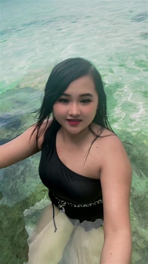 Ngiting sunburn yarn HAHAHA #fyp #fory #filipina #beach #swimsuit @Ms. Madiskarte🥀