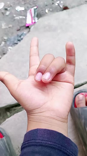 Amazing Magic Trick: Finger Disappears and Reappears