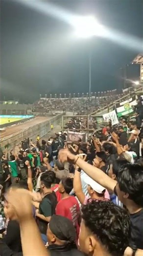 ADU CHANT BONEK AWAY PAMEKASAN 🔥 PERSEBAYA VS MADURA UNITED