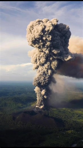 🌋 KANLAON VOLCANO ALERT | PHILIPPINES 🌋 A powerful burst of thick ash and smoke was observed rising from the crater of Kanlaon Volcano on Negros Island at around 3:00 PM today, January 7, 2026, according to PHIVOLCS. The towering ash plume is a stark reminder that Kanlaon remains an active and closely monitored volcano. Conditions can change rapidly, and communities near the volcano are urged to stay alert and follow official advisories. ⚠️ This is a developing situation. More updates to follo