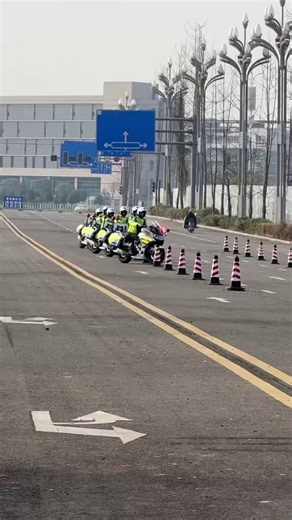 🇨🇳 Motorcycle police training in China hits different!These skills are absolutely incredible 🏍️