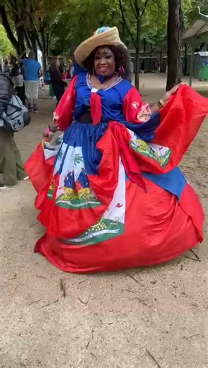 🇭🇹Je suis très fière d’être haïtienne, malgré les difficultés que traverse mon pays en ce moment. Haïti est une terre de courage, de résistance et d’espérance. Même dans l’adversité, notre peuple garde la tête haute, le cœur fort et la foi en des jours meilleurs. Être haïtienne, c’est porter en soi une histoire riche, une culture vibrante et une dignité que rien ne peut éteindre. #haiti #haitiantiktok #fiere #haitiennetiktok #goviral