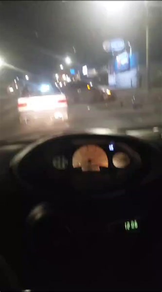 Oficiales de los Linces colisionan con vehículo en El Roble de Puntarenas #NoticiasDelPuerto Dos oficiales de la policía de los Linces, sufrieron un aparatoso accidente al ser las 12:20 am de este jueves en el sector de El Roble, frente a Pali, cuando aparentemente un vehículo realizó un giro en U justamente cuando ellos iban transitando por el lugar. Los oficiales sufrieron posibles fracturas, por lo que fueron atendidos por miembros de la Cruz Roja de Barranca y trasladados al hospital, uno de