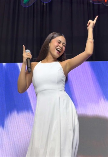 Nicole Omillo serving charm and good vibes sa MassKara stage! 💖 Sino ang napasayaw diyan, ka-Vivarkada? HAPPENING NOW: Vivarkada Goes To MassKara Festival! #OurYesterdaysEscape #VivaOne #BidaKaDito #VivarkadaGoesToMassKaraFestival