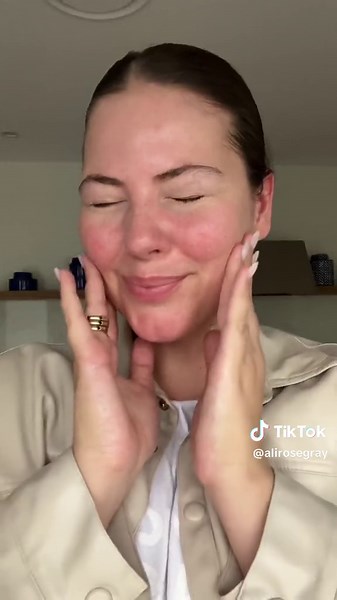 Esmi Skin Minerals Hyaluronic Serum Review: Dry, Sensitive Skin Savior?