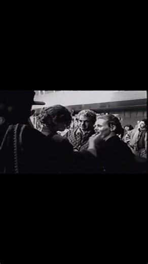 Christy Turlington During the 1990s, she appeared in Unzipped, a documentary about fashion designer Isaac Mizrahi, and the fashion mockumentary film Prêt-à-Porter by director Robert Altman. Additionally, she was featured in Catwalk, a documentary about her life on the fashion runways by director Robert Leacock. | Runwaymodel