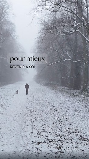 21 reactions | Avancer dans sa santé psychologique, ce n’est pas marcher tout droit. C’est apprendre à reconnaître les virages nécessaires, les pauses qui réchauffent, les pas prudents sur un sol glissant. ❄️ #santépsychologique #winter #winterwalk #neige #sentiers #randonnée | Repère | Facebook