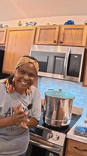 What a rolling boil actually looks like #waterbathcanning #cooking #homestead