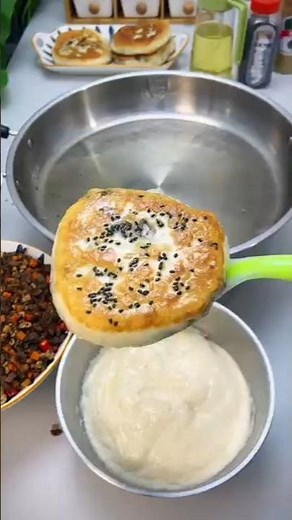 No kneading, no rolling, no touching the dough, easy to make leavened pie