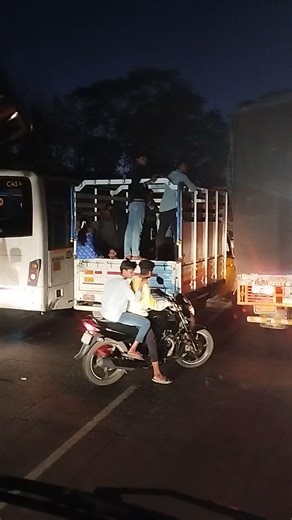 Mahalaxmi mela ke kaaran nh 48 block ambulance fasi traffic me