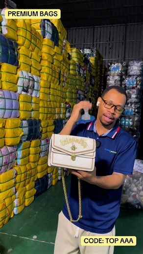 👜Premium bags 30kg inaweza toa PCs 40 kwa Tsh 270,000 tuu mfano ukakuta PCs 46 ni sawa na pochi moja umenunua 5869 ambapo unaweza tengeneza faida ya 258,000 kwa kuuza kwa wastani wa 8000 mpka 20,000. Ukiuza balo tatu unaweza temgeneza 774,000 hata balo moja unapata na unarusiwa kukagua balo kabla ya kulipia 📞 Mawasiliano: 0752037777 TUNAPATIKANA: 📍 Tanzania: Mnazi Mmoja Mtaa wa Sofia Kawawa & Keko Madawa – Temeke Dar es Salaam #Mitumba #BaloZaMitumba #PochiZaMtumba #BiasharaMtumba #Mjasiriama