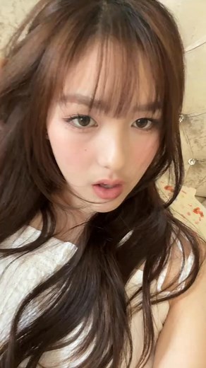 18K views · 1.3K reactions | Help me get out of bed ☺ | Kim So Hyun | Facebook