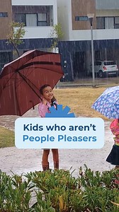 Kids who aren’t people-pleasers have parents who do these 5 things: 1️⃣ Instead of getting angry when their child messes up, they calmly state facts: "I see the mess on the floor. Let’s clean it up together." This helps kids learn from mistakes without feeling bad about themselves. 2️⃣Rather than just saying “Good job!” they focus on the effort and learning: "You really worked hard on that! What have you learned?" This helps kids feel proud of themselves, not just the praise. 3️⃣They teach their