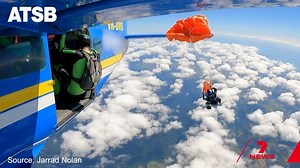These are extraordinary pictures of a parachute jump which could've brought down a plane and 17 skydivers. A skilled parachutist had to slash himself free after his chute opened and he became snagged on the tail. | 7NEWS Central Queensland