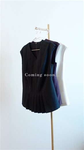 井上彩子♡あやぱい | 新作受注開始まで残り5日...！ 夏秋に大活躍なトップスを作りました🪡 【LANATEC Tuck Flare Top】 胸が大きい女性向けに @tomeme_official を利用してお洋服をつくってます🤍✨ S［1］胸囲90cm前後向け M［2］胸囲100cm前後向け... | Instagram