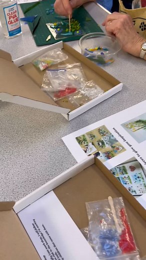 It’s been a very busy weekend of workshops, it’s been so much fun 🤩 #fusedglassworkshop #workshop #fusedglass #glassfusingfun | Cumbrian crafty lass