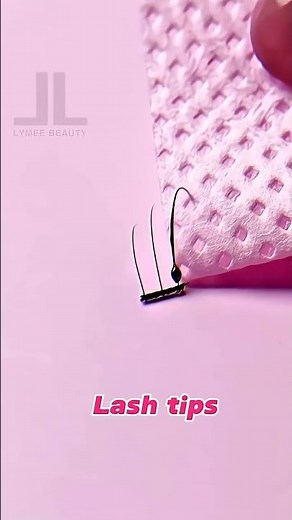 Dealing with too much lash glue? Try this quick fix!🙌Follow us and learn more🤗#eyelash#lashglue