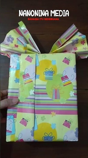 Cara Mudah dan Cepat Membungkus Kado Tanpa Perlu Memotong Kertas Kadonya I Simple Gift Wrapping