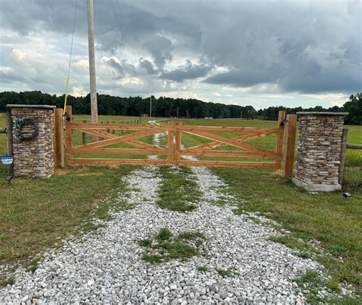 Eastern Red Cedar Driveway Gate: Handcrafted Half-lap Notching - Etsy