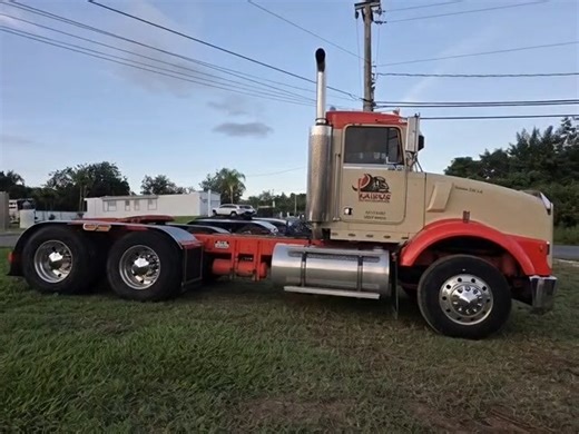 🔵 Soluciones de transporte para empresas grandes y pequeñas En Kairo Trucking Service ofrecemos rutas eficientes y tarifas competitivas. ¡Déjanos manejar tu logística! 📲 787-356-4740 | Kairos Trucking Services