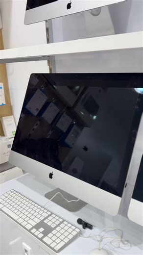 Em technology on Instagram: "iMac (Retina 5K, 27-inch, 2020) Processor 3.1GHz 10th-generation Intel Core i5, Turbo Boost up to 4.5GHz Memory 16GB (two 8GB) of 2666MHz DDR4 memory Storage 1TB Fusion Drive Graphics AMD Radeon Pro 5300 with 4GB of GDDR6 memory #EMTechnology #WowDeals #apple #imac"