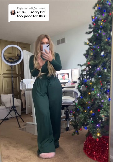 Replying to @ffellii_ respectably I have no clue what you're looking at unless it's the set of 2 for 60? Idk .. it's worth it IMO #apronbelly #curvyfashionblogger #tiktokshopholidayhaul #flatteringtwopieceset #tiktokshopcreatorpicks