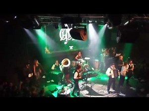 Circus Problem uvrhli Lucerna Music Bar do víru tance