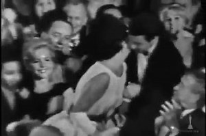 94 reactions · 40 shares | Elizabeth Taylor winning Best Actress for 'Butterfield 8' | Marilyn Style Club: Classic Hollywood, Vintage and Retro Lifestyle | Facebook