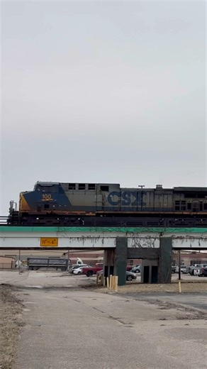 CSX 100 in YN2 Paint Leading