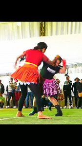 Doris Puma 🇵🇪 vs Lidia Guzmán en espinar 🇧🇴 #takanakuy #luchalibre #fight #boxing #tinku. #peru #espinar #lidiaguzman #luchalibre | C0raje