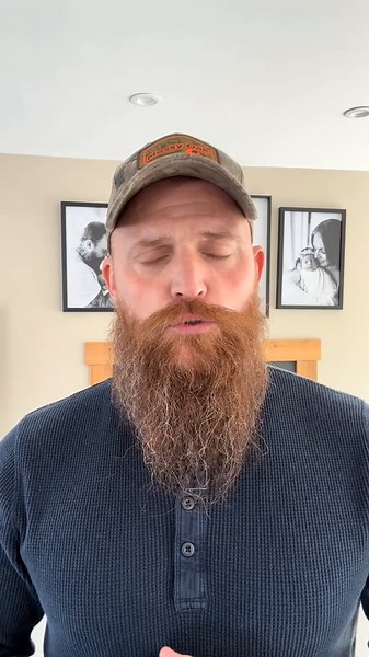 Adam Calhoun (@adamcalhoun1)’s video of girl in the bathroom