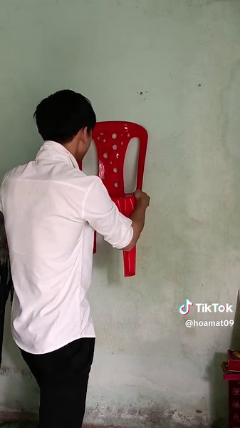 đi học đi dán đồ lên tường #hoàmátmocinosuke