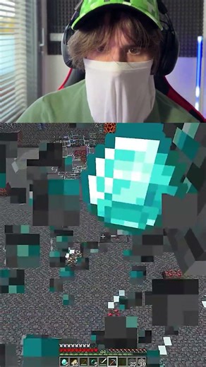POV: Hráči s X-RAYEM v Minecraftu... #shorts #minecraft