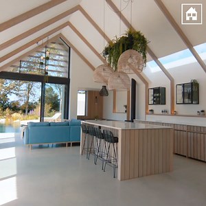 "The boundary between interior and exterior is beautifully blurred". Take a look inside Dan and Nina's dream home in West Sussex 😍 | Grand Designs