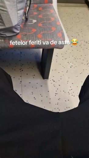 atentie maxuma circula un varcolac printre noi!!😂😂#pentrutine #foryou #nailart #public #transport