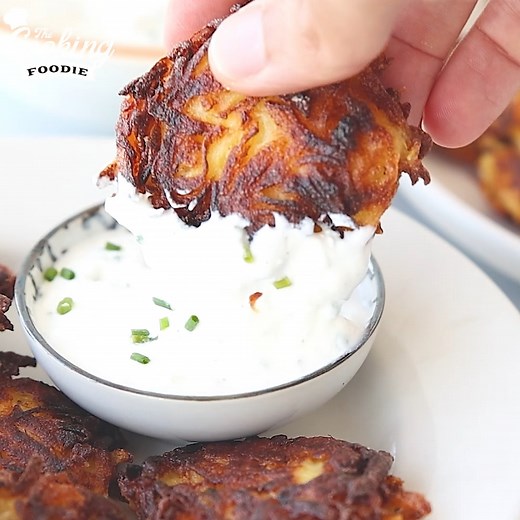 Crispy potato fritters (AKA latkes) 😍 | The Cooking Foodie