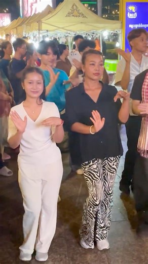 Cambodia 🇰🇭 | Khmer Traditional Dance and Song #khmer #shorts #cambodia