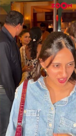 Alia Bhatt chats with her friends before getting inside her car #shorts #aliabhatt