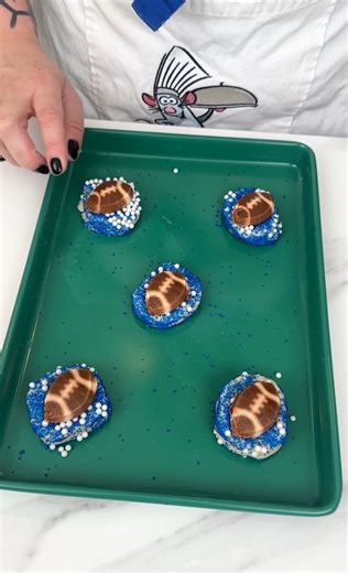 Game day treat! Jen transforms a simple sugar cookie for game day | Family Style Cooking