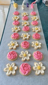 25K views · 4.4K reactions | buttercream spring flowers 勺 | Goodies - Sweets & Treats | Facebook
