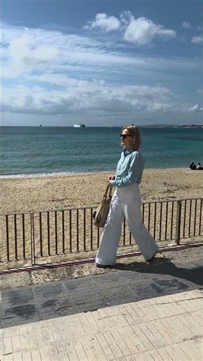 Beautiful Girl | Seafront Walk | Spring Mallorca | Promenade #mallorca #promenade #springvibes
