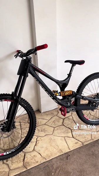 Mándame mensaje si te interesa . . . . #fyp #specialized #downhillmtb #mtb #demo8