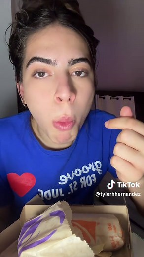 Savoring the Taco Bell Crunchwrap Supreme Experience