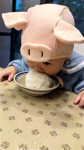 小猪猪开饭啦#人类幼崽 #晒出越养越上头的人类幼崽 #宝爸带娃 #小小露兮