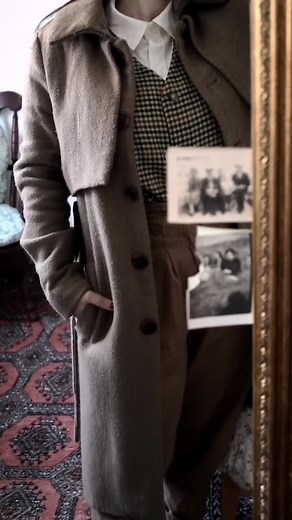 Your friendly neighborhood detective!🗞️📜 #sherlockholmes #detective #victorianera #edwardianera #darkacademia #aesthetic #vintage #gothic #academia