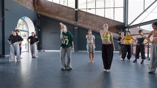 A @cassiebartho combo to brighten up your feed 🤯 The talented PA students @_holly_andrews_ , @savannah_rose_pillay & sammyyy_goldie bringing the heat for this one🔥😱 Do you want to catch Cassie on the 2025 Brent Street Tour❗ Grab your tickets now⤵️ https://brentstreet.com.au/workshops/tour/ | Brent Street