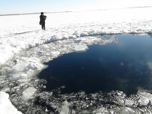 Video of the Large Chunk of Chelyabinsk Asteroid Hitting a Frozen Lake!